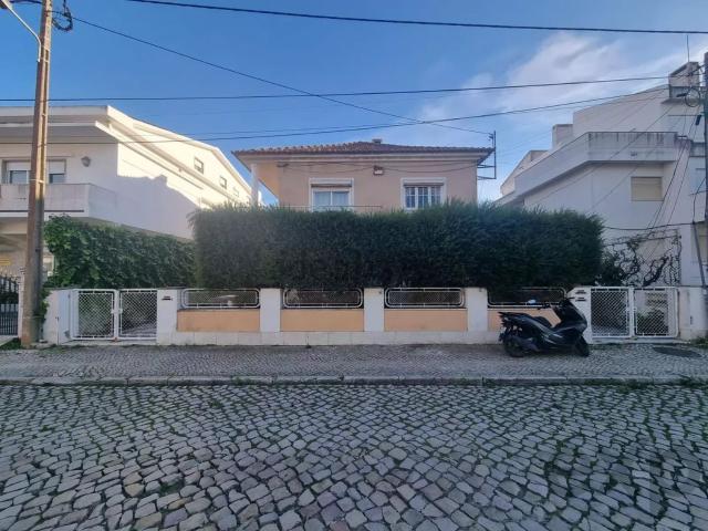 Moradia, Costa de Caparica