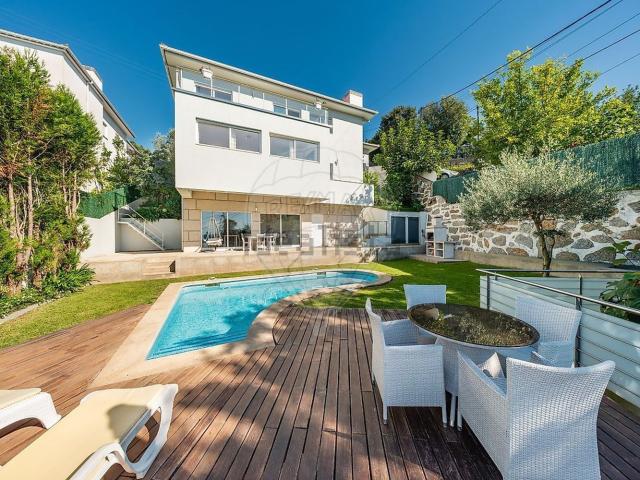 Moradia, Costa