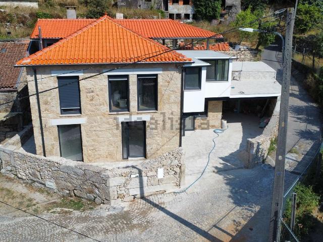 Moradia, Couto de Esteves