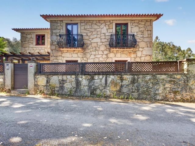 Moradia, Couto de Esteves