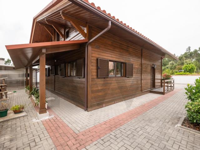 Moradia de Madeira T2+1 com 8.050 m² de Terreno | Aguda – Figueiró dos Vinhos