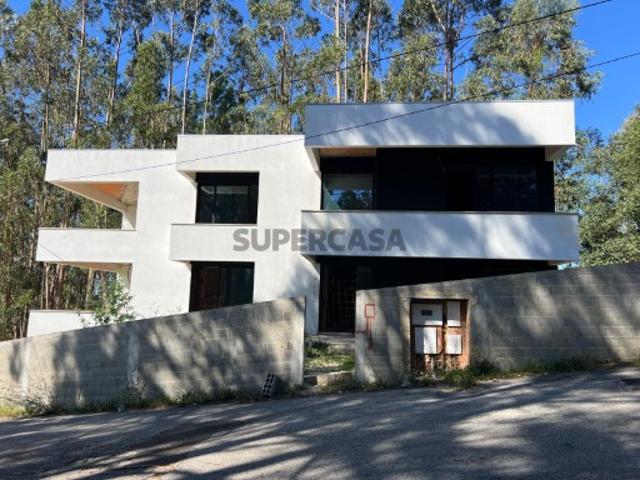 Moradia de Arquitetura Moderna | 363 m² | Próxima do Centro