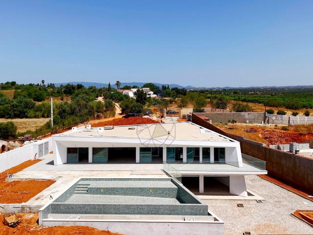 Moradia de Arquitetura Contemporânea Pronta a Habitar Montes de Vala, Silves