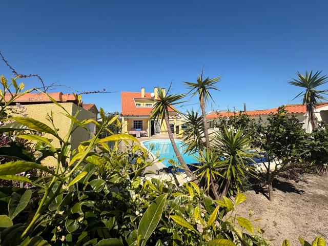 Moradia de arquitetura tradicional portuguesa com piscina privada – Próxima de São Martinho do Porto