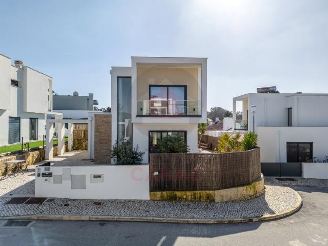 Moradia de arquitectura moderna com piscina privada