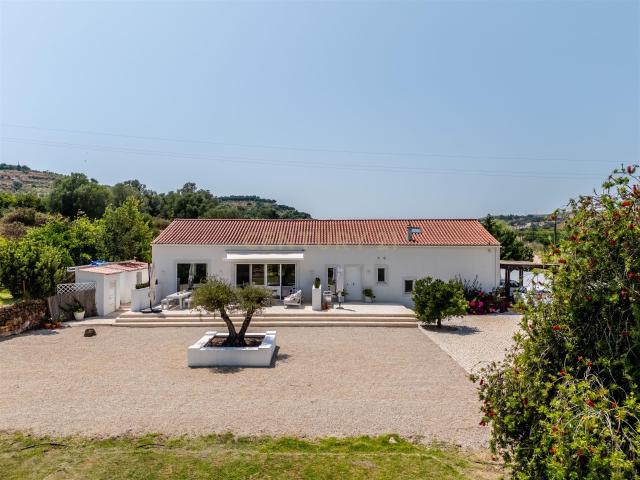 Moradia de Campo T4 Totalmente Renovada em Terreno de 1,7 He. 164m² Silves