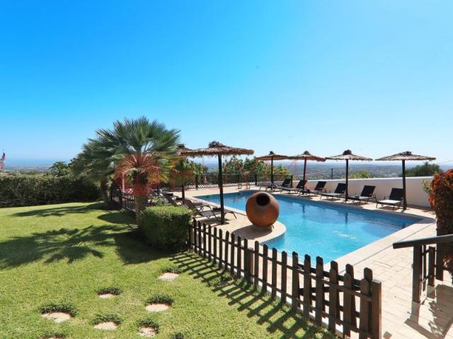 Moradia de Charme T8 para Arrendamento Anual em Boliqueime com Vista Mar
