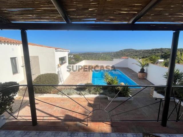 Moradia de charme, com piscina e fantástica vista mar