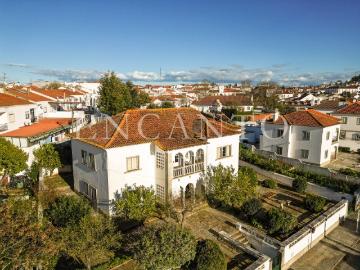 Moradia de charme dos anos 50, no centro de Montemor o Novo Alentejo