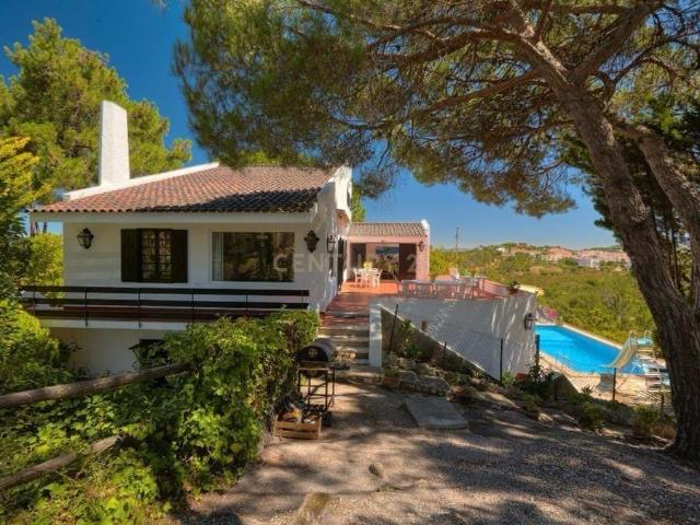 Moradia de charme e quinta T4 em Sesimbra Castelo com Vista Panorâmica