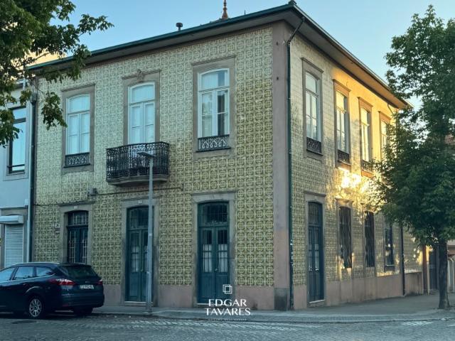 Moradia de charme no coração de Espinho, a poucos passos da praia