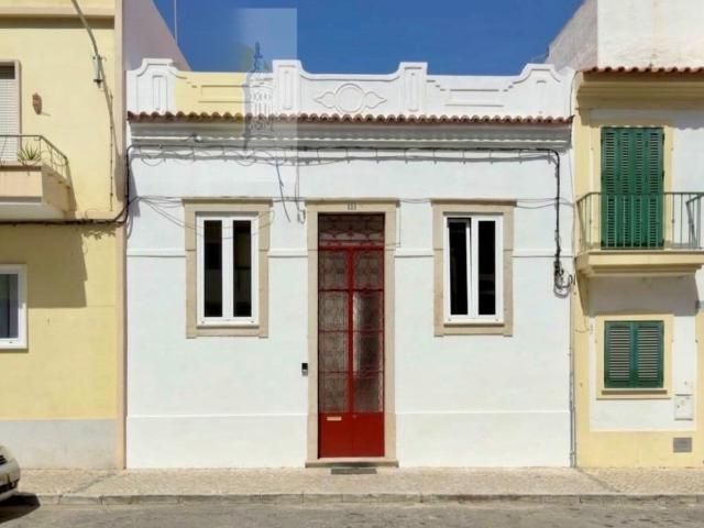 Moradia de Charme Remodelada | 3 Quartos | Pátio | Rooftop |. 0m² Faro Sé e São Pedro