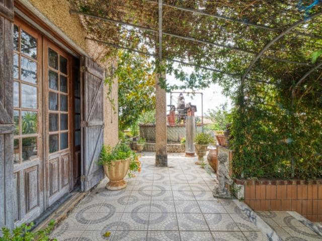 Moradia de Charme Rural com Piscina, Terreno, Furo de Água, Painéis Solares e Garagem para 2 Carros