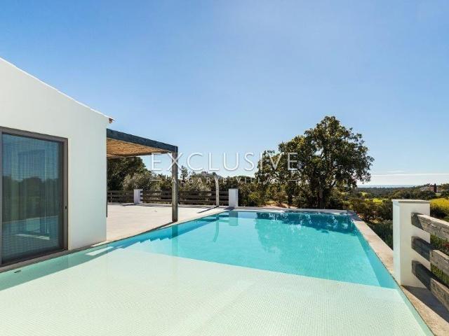 Moradia de design contemporâneo com vistas deslumbrantes sob. 144m² Porches