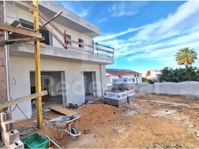 Moradia de Design Contemporâneo em Construção Algoz, Silves