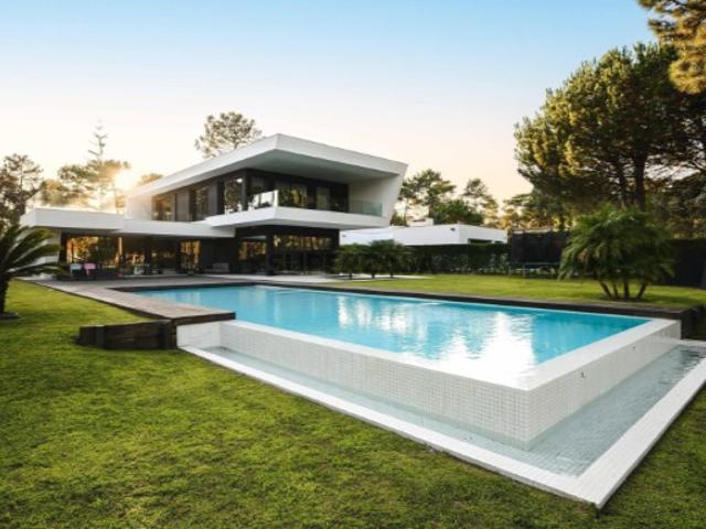Moradia de design contemporâneo T5 na Herdade da Aroeira | 1ª Linha de Golfe com Vista Lago
