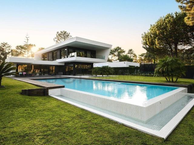 Moradia de design contemporâneo T5 na Herdade da Aroeira | 1. 440m² Charneca De Caparica
