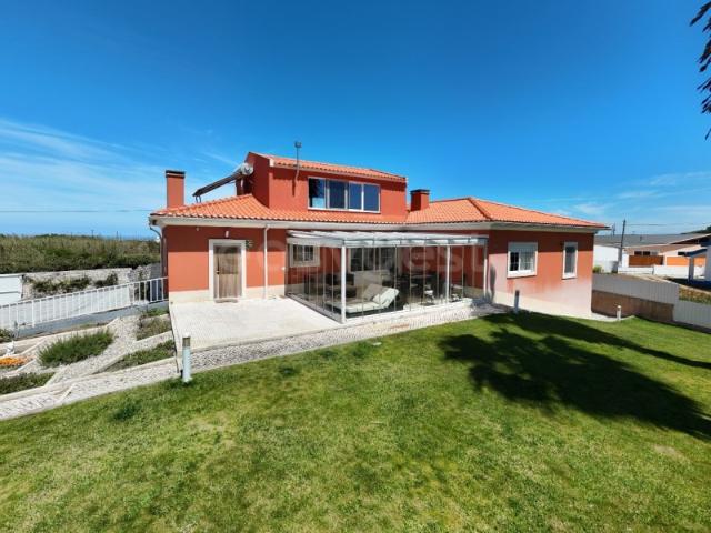 Moradia de excelência com piscina coberta, sala de cinema e terreno de 3.920 m² em Serra D'El Rei