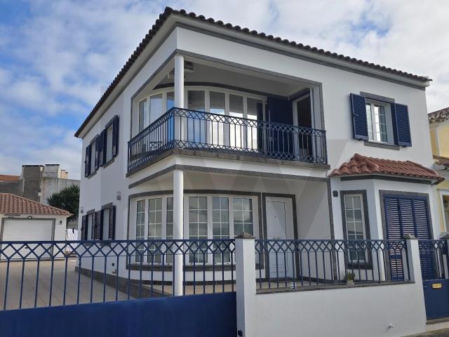 Moradia de Excelência em Bairro Premium da Ribeira Grande
