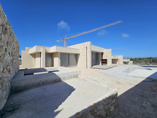 Moradia de excelência em fase final de construção junto à La. 0m² Vau
