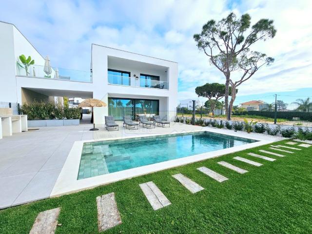 Moradia de excelência nova com piscina privativa 148m² Quarteira