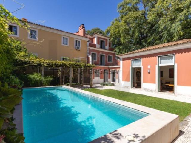 Moradia de estilo pombalino com jardim, piscina e garagem nas Necesidades, Lisboa