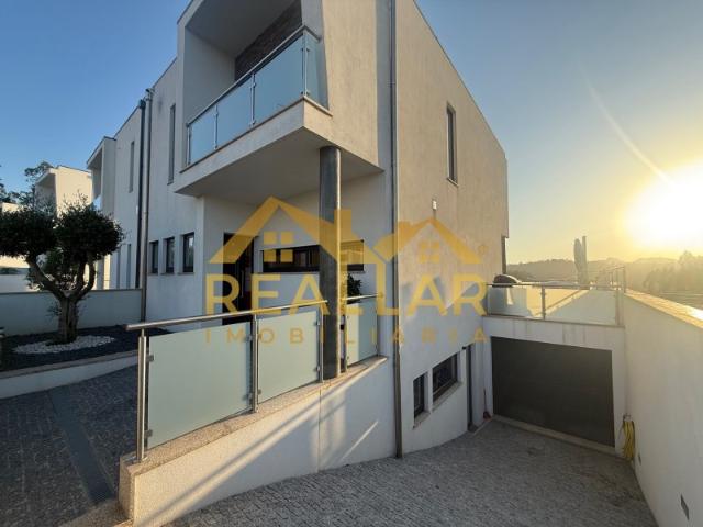 Moradia de Gaveto T3 em Balazar Conforto, Espaço e Privacidade!