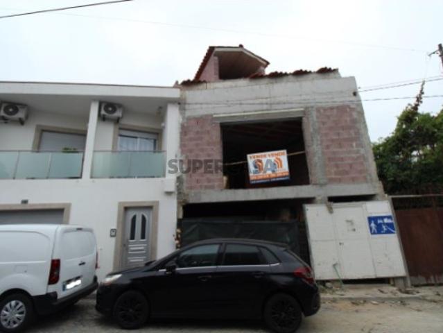 MORADIA DE GAVETO T3 EM ESTRUTURA | REAL, BRAGA