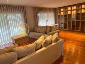 MORADIA DE GAVETO T4 PARA ARRENDAMENTO