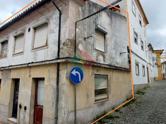 Moradia de gaveto, para venda, Portalegre Sé e São Lourenço