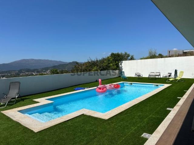 Moradia de Luxo com Localização Privilegiada e Vistas Deslumbrantes