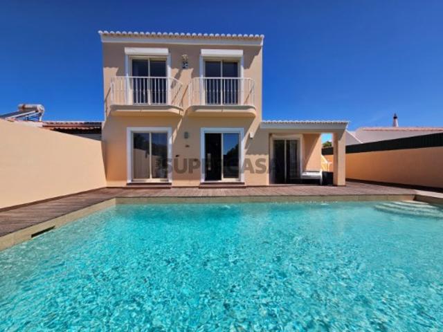 Moradia T4, virada a sul, com Piscina Aquecida em Lagos, Algarve, Portugal