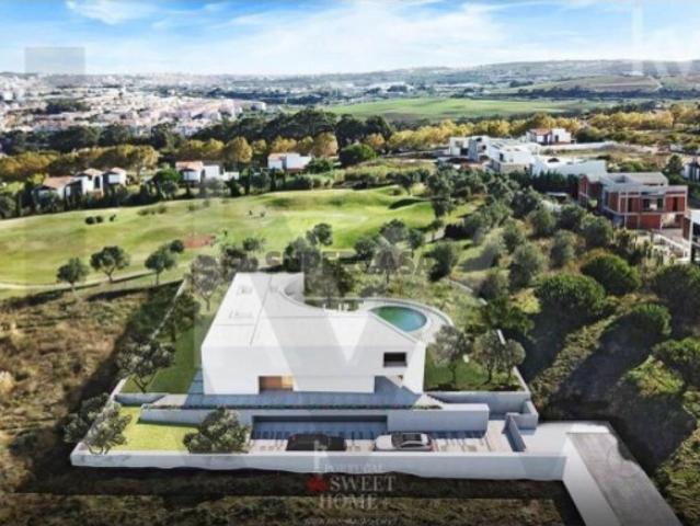Moradia de Luxo com piscina e vista espetacular no Oeiras Golf Residence