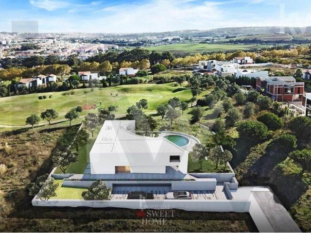 Moradia de Luxo com piscina e vista espetacular no Oeiras Golf Residence