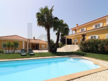 Moradia de Luxo com Piscina e Vistas Panorâmicas | Moçarria, Santarém