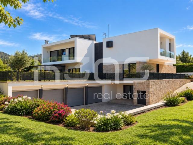MORADIA DE LUXO COM PISCINA INTERIOR EM ZONA NOBRE DA CIDADE DE BRAGA