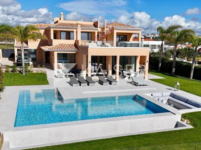 Moradia de luxo com piscina infinita e garagem numa localiza 400m² Albufeira e olhos de água