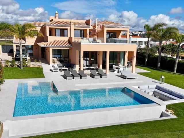 Moradia de luxo com piscina infinita e garagem numa localiza. 400m² Albufeira e Olhos de Água