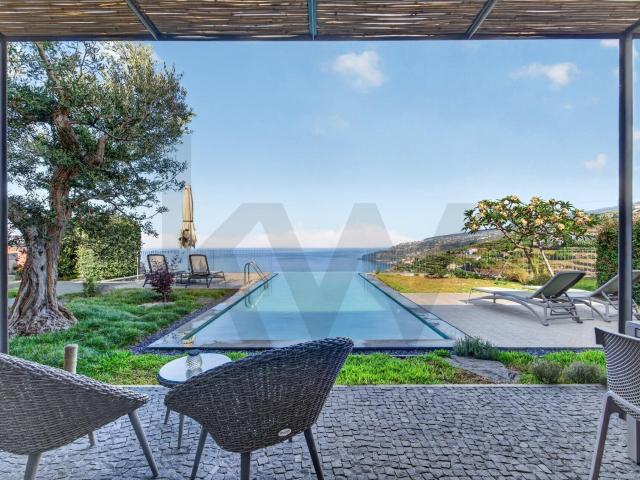 Moradia de Luxo com Piscina Infinita, Vista Mar e Elevado Po. 924m² Ribeira Brava