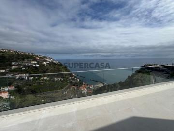 Moradia de Luxo com Vista Mar Deslumbrante na Ilha da Madeira