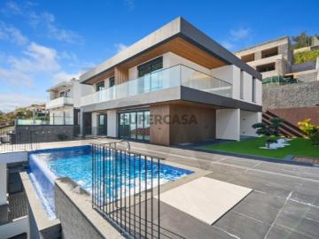 Moradia de Luxo com Vista Oceano, Piscina e Autonomia Energética Funchal