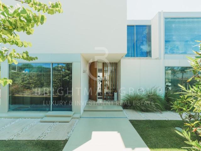 Moradia de Luxo com 4 Suites, Jardim e Piscina na Vila Utopi. 0m² Carnaxide
