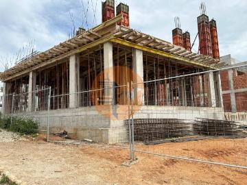Moradia de Luxo com 4 Quartos, Piscina e Acabamentos Premium. 245m² Altura