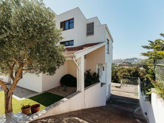 Moradia de Luxo com 7 Quartos e Vista para o Rio Douro – Porto