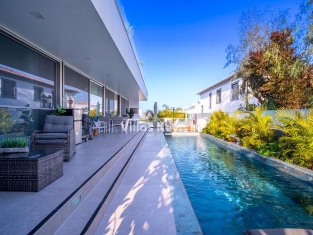 Moradia de Luxo Contemporânea com Vista Mar e Piscina em Lag. 279m² São Gonçalo de Lagos