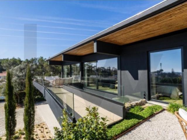 Moradia de Luxo | Centro de Cascais | Piscina | Garagem | Vista Mar