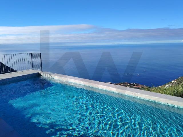 Moradia de Luxo no Arco da Calheta | 3 Quartos, 4 WCs, Pisci. 196m² Arco Da Calheta