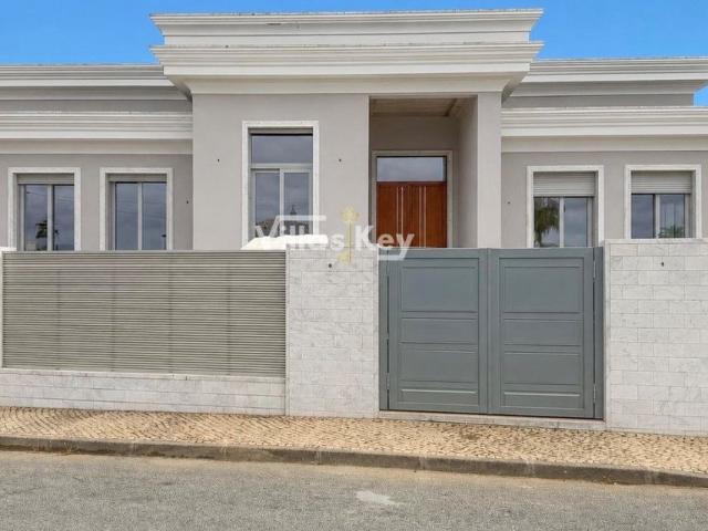 Moradia de Luxo em Alvor com 4 Quartos, Piscina Aquecida e S. 260m² Alvor