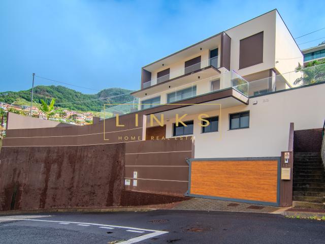 Moradia de Luxo em Machico — Onde a Elegância Encontra o Conforto