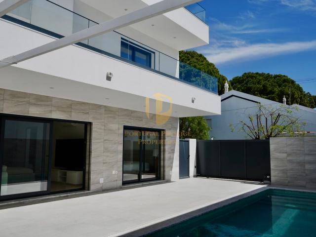 Moradia de Luxo Isolada em Condomínio T3+2 Manta Rota